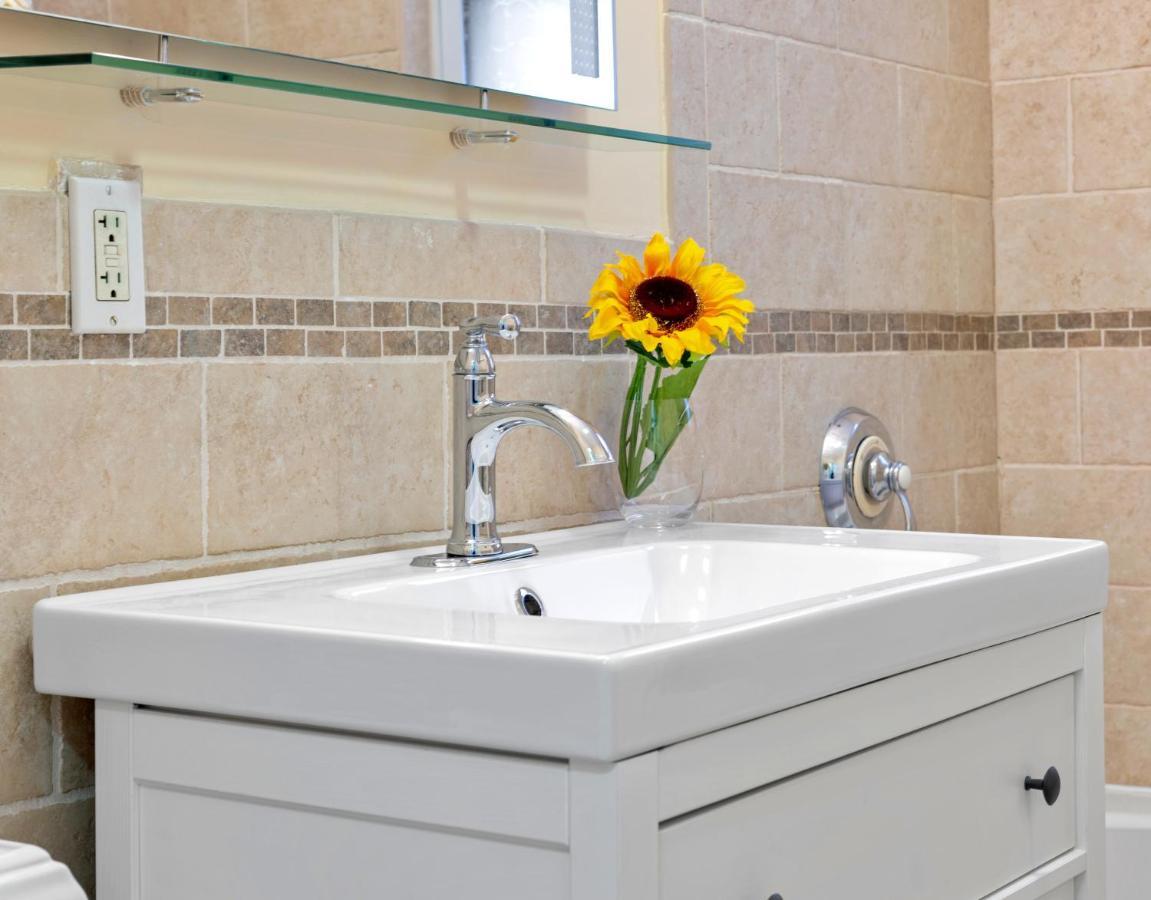 Bright & Spacious 2Br Apartment, Mins From Downtown Boston, Parking Екстериор снимка