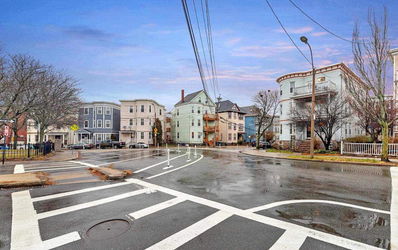 Bright & Spacious 2Br Apartment, Mins From Downtown Boston, Parking Екстериор снимка